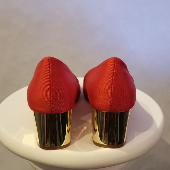 Red Fabric Low Heel Pumps - Picture 4 of 6